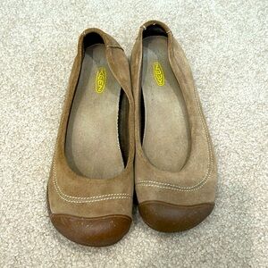 Good condition leather Keen flats